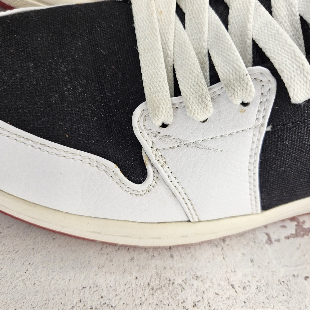 2008 Nike Air Jordan 1 High / Mens SIZE 10.5 / Colorway - Black, White, & Red - Picture 13 of 13